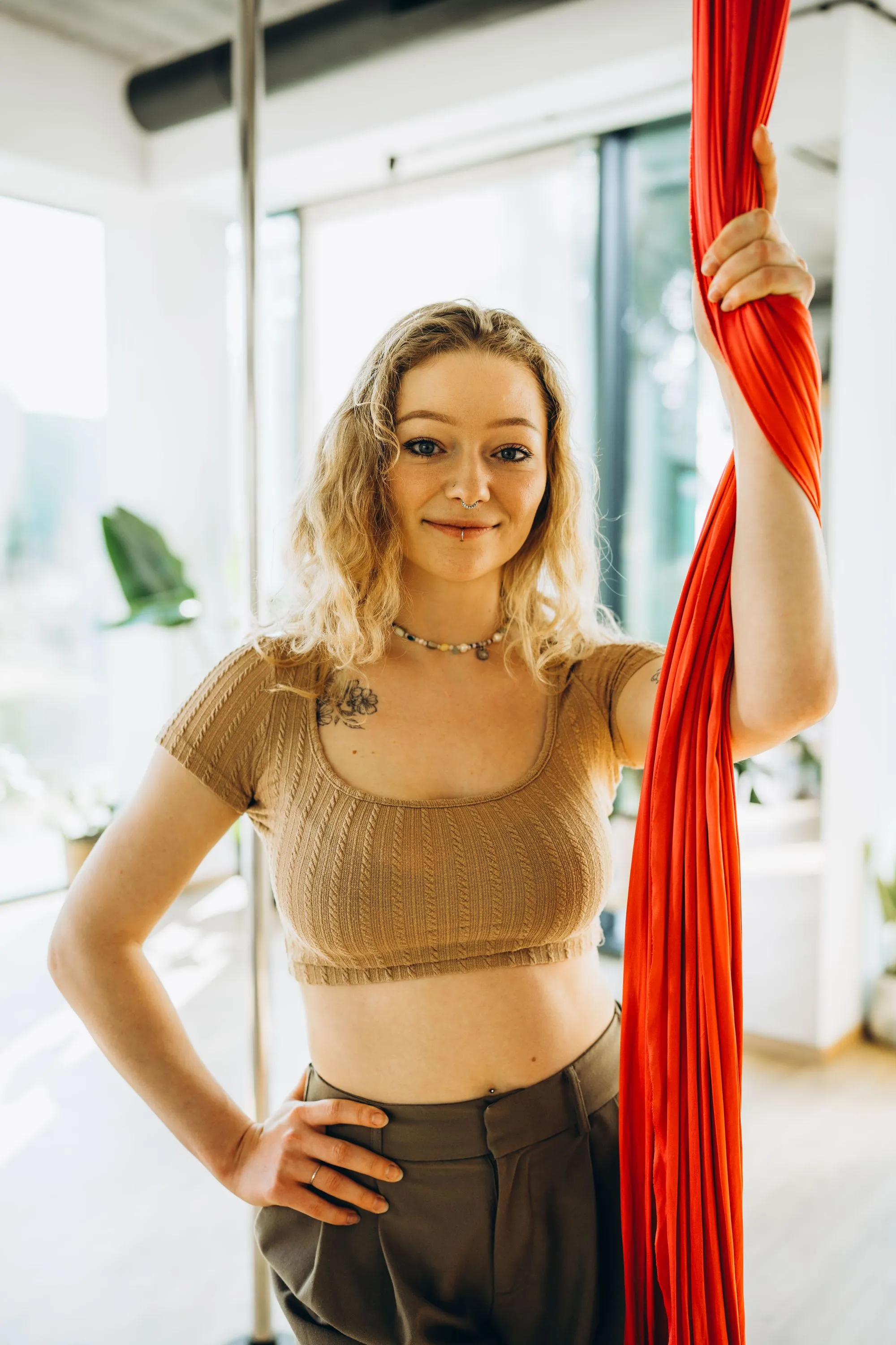 Patrycja — instruktorka Balance Studio, szarfy